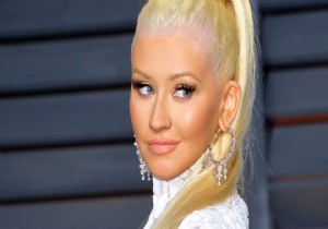 Christina Aguilera'nın pozları ortalığı karıştırdı