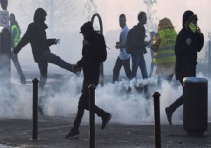 Fransa'daki akaryakıt zammı protestolarında 400'den fazla kişi yaralandı