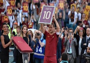 Totti, Roma'da yönetici olacak