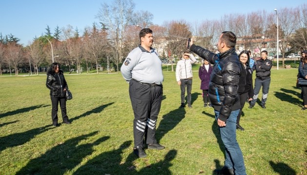 Öğrensinler diye suratına biber gazı sıktılar!