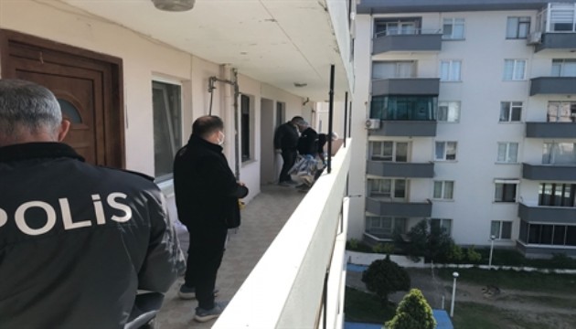 Yazlık sitedeki dairede 2 çürümüş ceset bulundu