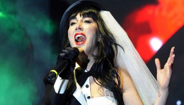 Hande Yener'in acı günü!