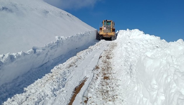 Doğu'da kar esareti: 800 noktaya ulaşım yok