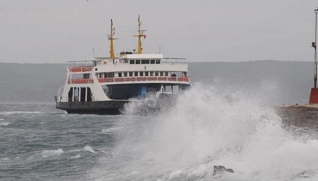 Çanakkale'de deniz ulaşımına fırtına engeli