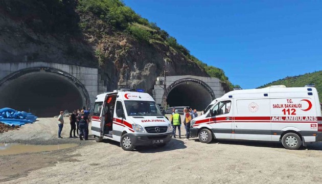 Trabzon'da inşaat iskelesi çöktü