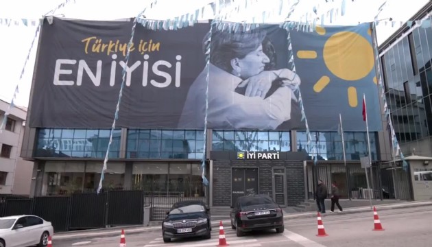 Meral Akşener makam odasından eşyalarını toplattı