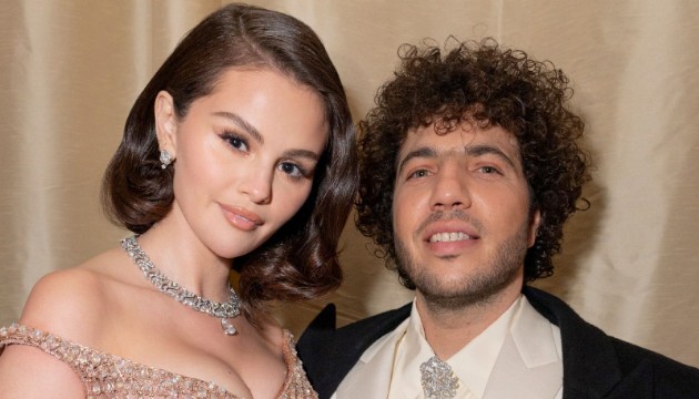 Selena Gomez’in eşi Benny Blanco kirli ayaklarıyla gündem oldu