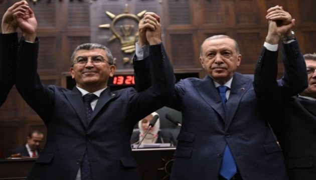 Hasan Ekici rozetini taktı