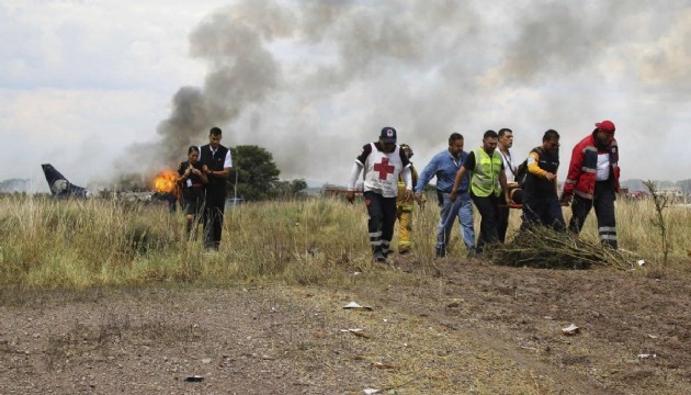 Feci uçak kazası! 3 kişi hayatını kaybetti