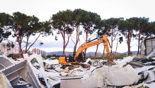 Bursa’da tarım arazisine yapılan kaçak depolar yıkıldı