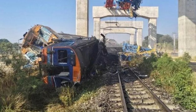 Tayland’da tren faciası: 22 kişi öldü