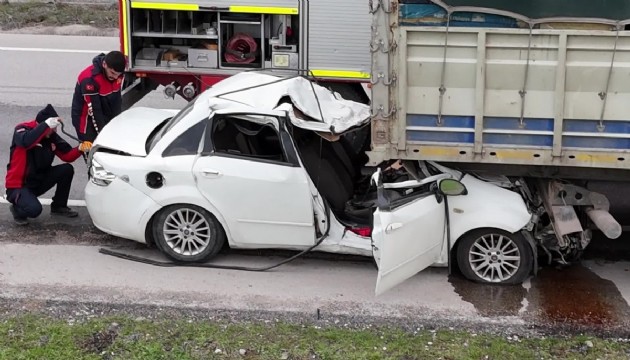 Cenaze yolunda feci kaza: 2 ölü