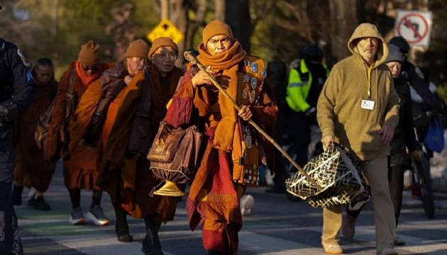 Budist rahiplerden 3 bin 700 kilometrelik barış yürüyüşü