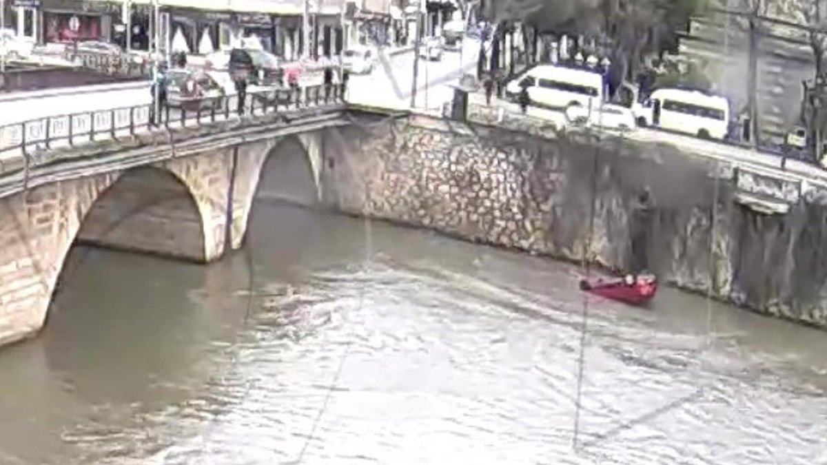 Yeşilırmak’a uçan otomobilde anne ve kızı kurtarıldı