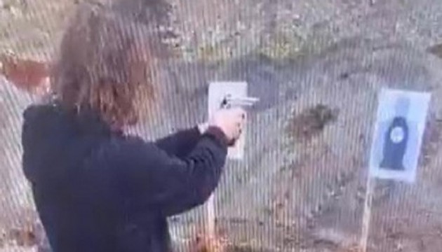 Bir polis görevden uzaklaştırıldı