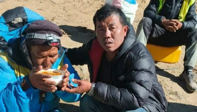 Everest Dağı'nda kaybolan Nepalli rehber çikolata ile hayata tutundu