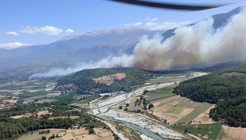 Muğla'daki orman yangını Antalya'ya sıçradı