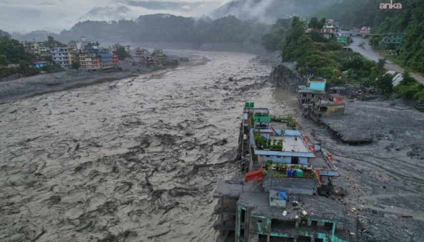 Nepal'deki selde can kaybı artıyor