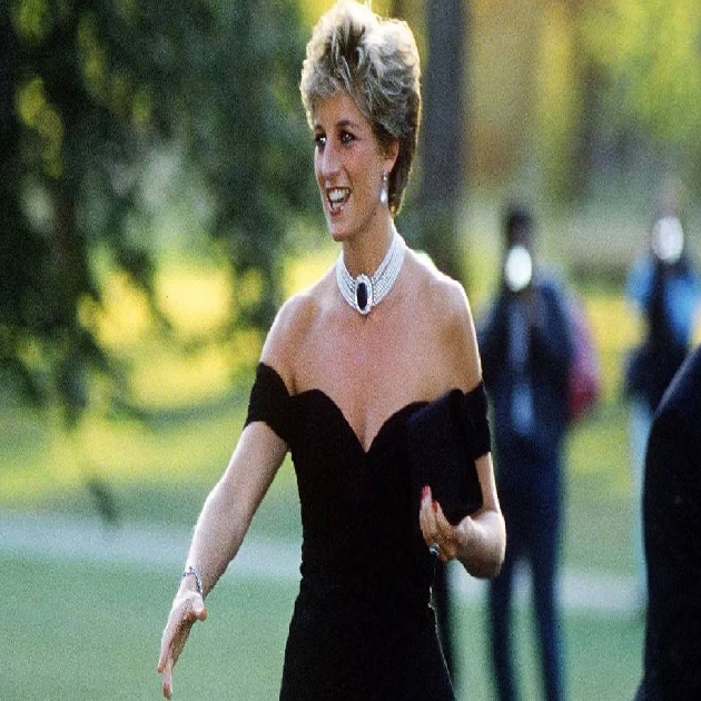 Prenses Diana'nın 'intikam elbisesi' alıcısını bekliyor