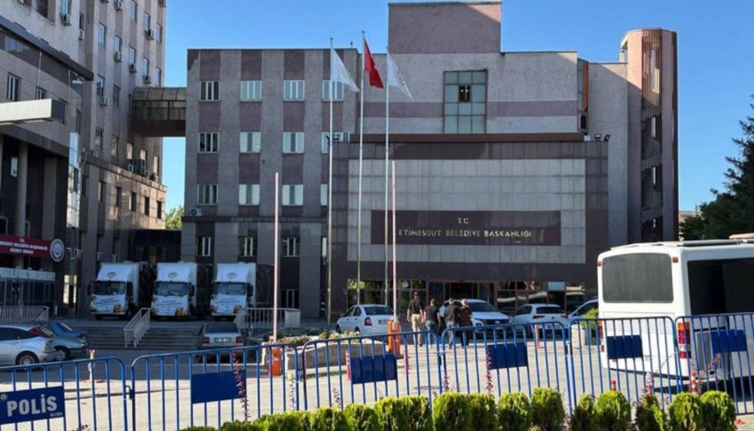 Etimesgut Belediyesi'ndeki yolsuzluk soruşturmasında 7 tutuklama