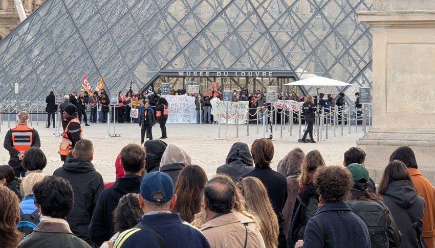 Louvre Müzesi ziyarete kapatıldı