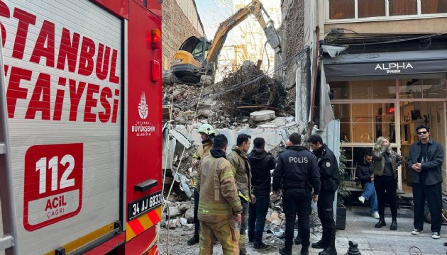 Kadıköy'de bir bina çöktü: 1 yaralı