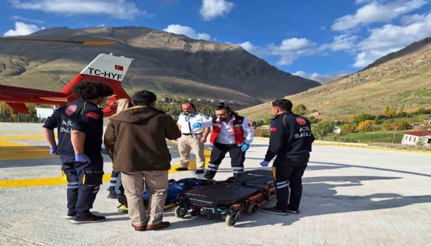 Rahatsızlanan hamile kadın ambulans helikopterle hastaneye ulaştırıldı