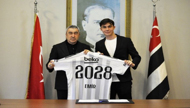 Beşiktaş'ın genç kalecisi Emir Yaşar'a yeni kontrat