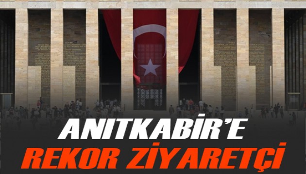 Anıtkabir 30 Ağustos'ta 350 bini aşkın ziyaretçiyi ağırladı