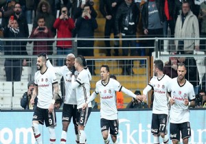 Beşiktaş'ın defansı orta sahayı katladı!