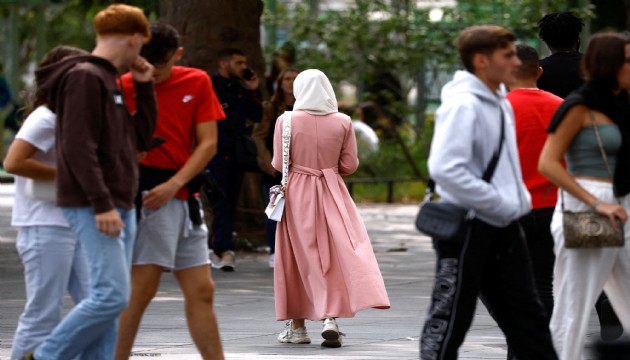 Fransa'da okullarda abaya yasağı protesto edildi