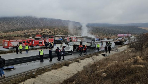 Yolcu otobüsü alev aldı! 2 ölü 5 yaralı