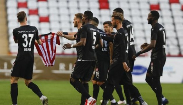 Sivasspor Antalyaspor'u rahat geçti