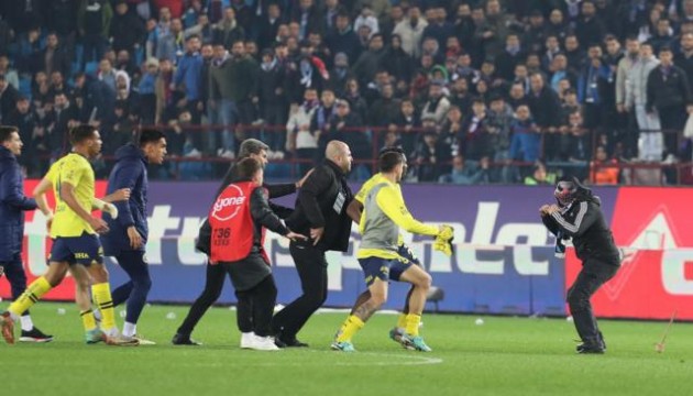 Trabzonspor - Fenerbahçe maçının disiplin sevkleri haftaya kaldı