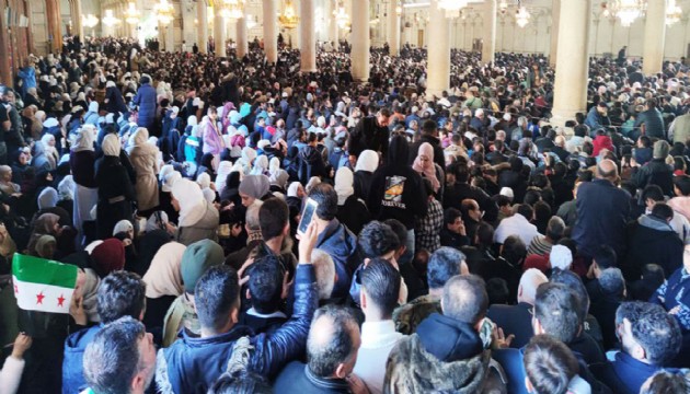 Şam Emevi Camii’nde izdiham