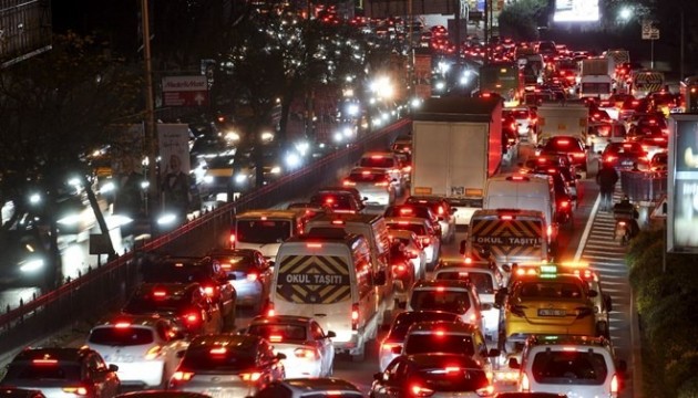 İstanbul'da trafik yoğunluğu yüzde 80