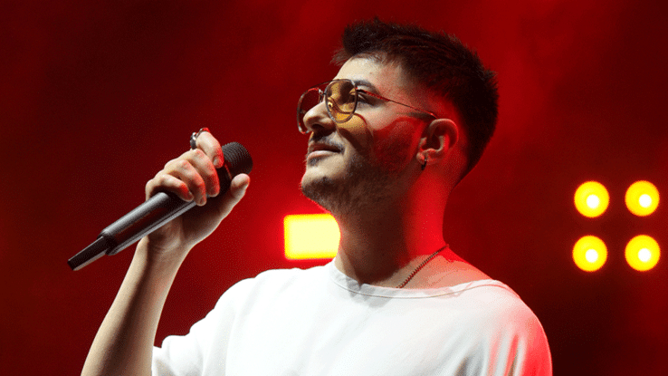 Semicenk hayranlarını üzen haber! Evinde kaza geçirdi!