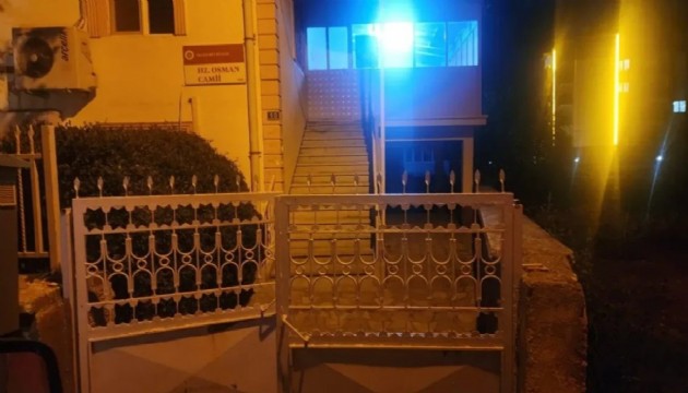 10 günlük bebeği cami avlusuna terk ettiler