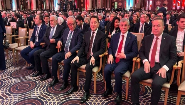 Ankara'daki 29 Ekim resepsiyonunda dikkat çeken kare