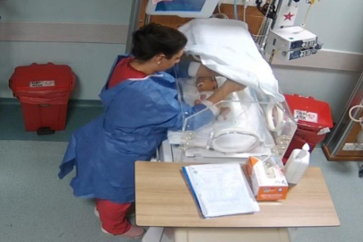 Küvozdeki bebeğe şiddet uygulayan hemşire hakkında tutuklama kararı