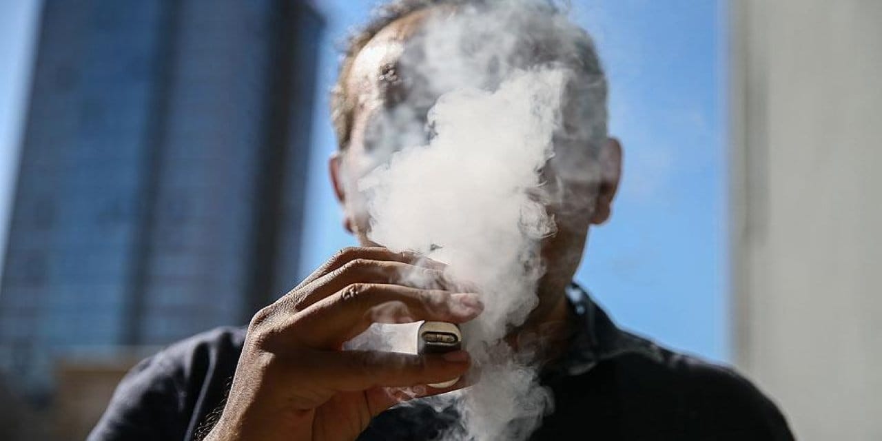 Elektronik sigara kullananlara uyarı: Riskler açıklandı