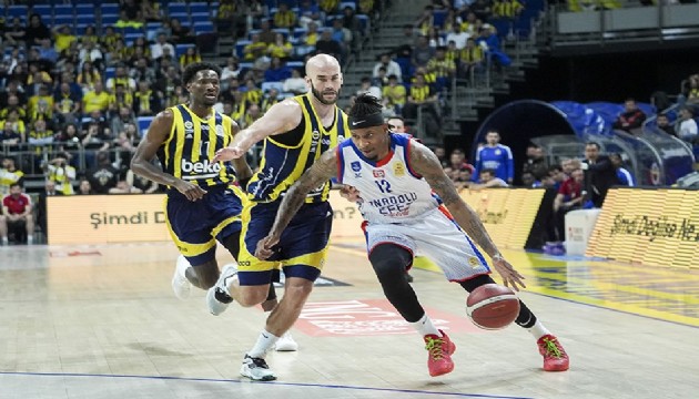 Anadolu Efes, 2. kez Fenerbahçe derbisini kazandı