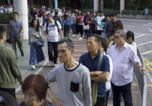 Hong Kong'da seçimlere rekor katılım