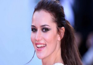 Fahriye Evcen Instagram’da fena yakalandı