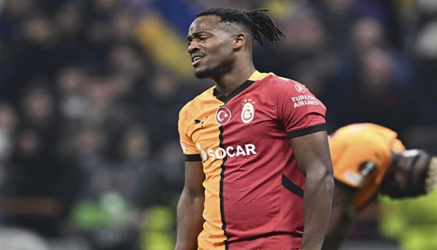 Galatasaray'da Batshuayi için yol ayrımı