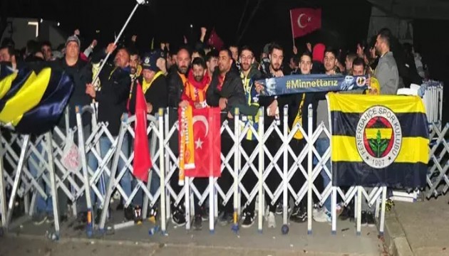 Fenerbahçe ve Galatasaray İstanbul'da coşkuyla karşılandı!