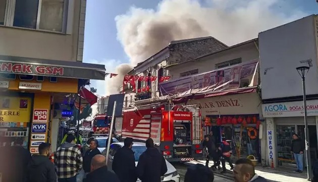 İzmir, tarihi Kemeraltı Çarşısı'nda yangın!