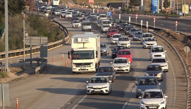 Bayram göçü başladı! Trafik kilitlendi