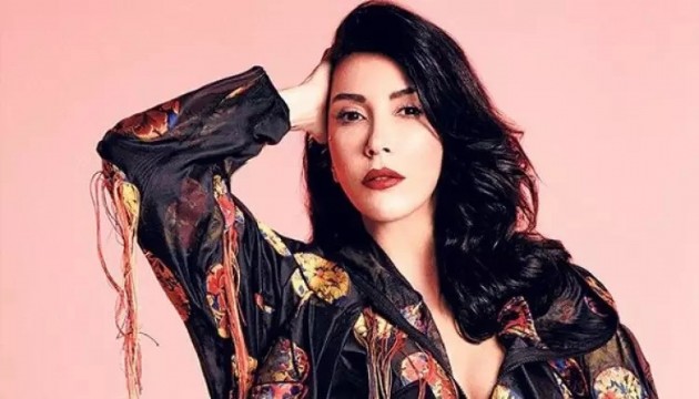 Hande Yener'den cesur tarz!