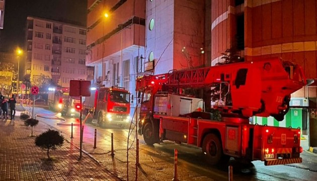 Bursa'da, katlı otoparkta yangın; Otomobiller zarar gördü!